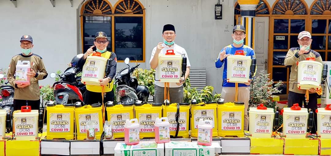 H. Abi Bahrun; Cegah COVID-19 PKS Bengkalis Wakafkan 100 Unit Alat Semprot Kerumah Ibadah