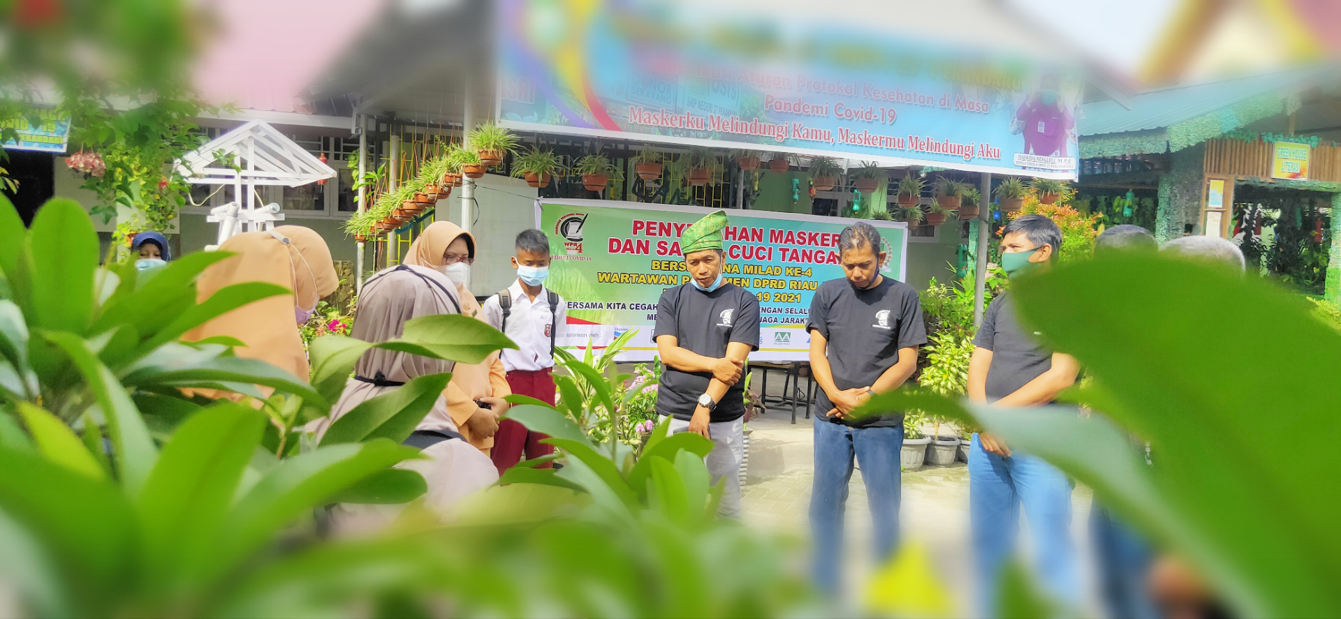 Penyerahan Masker dan Sabun, WPR Kali Ini Sambangi Dua SMPN di Pekanbaru