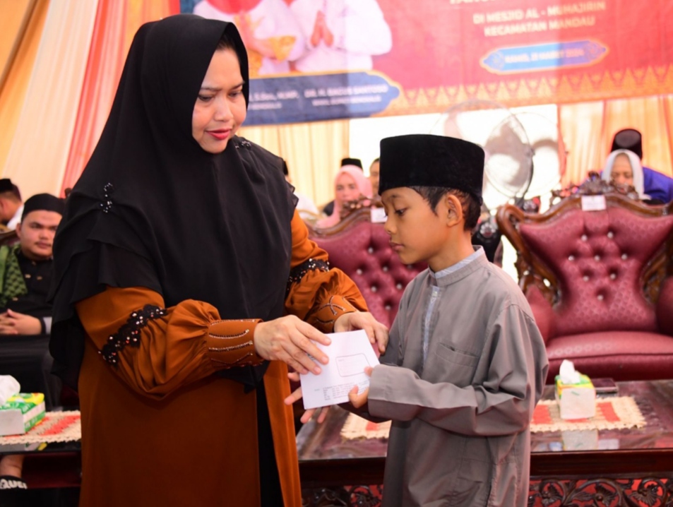 Dihadiri Masyarakat, Bupati Bengkalis Buka Puasa Bersama Anak Yatim dan Kaum Dhuafa