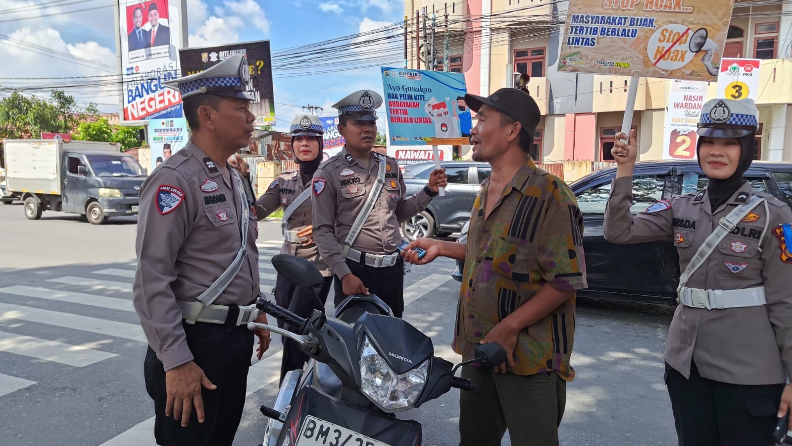 Tim Cooling Dirlantas Polda Riau gelar Sosialisasi Pilkada dan Edukasi Berkendara 