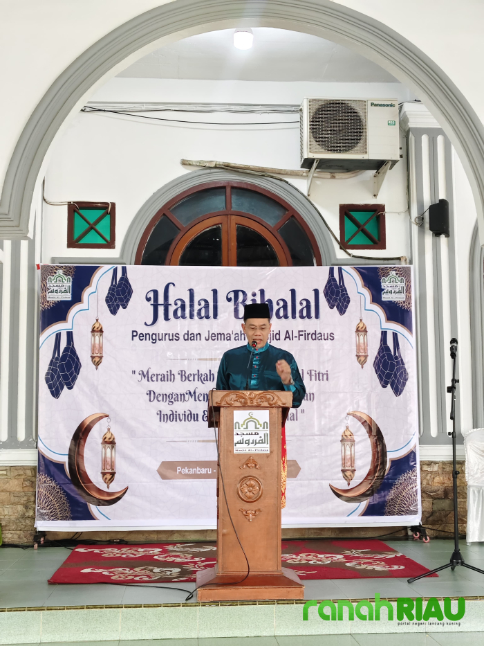 Momen Silaturahmi, Walikota Pekanbaru hadir dalam Halal Bihalal Masjid Firdaus 1446 H