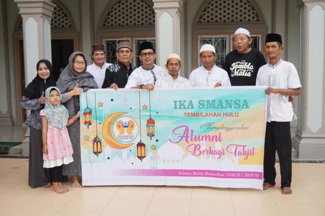 IKA SMANSA Tembilahan Hulu Adakan Alumni Berbagi Takjil