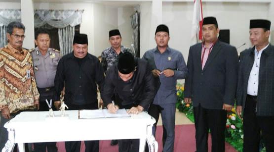 Akhirnya, APBD Rohul 2016 Senilai Rp1,4 Triliun Disahkan