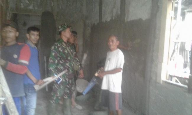 Satgas TMMD Mulai Plester Tembok Rumah Tutu