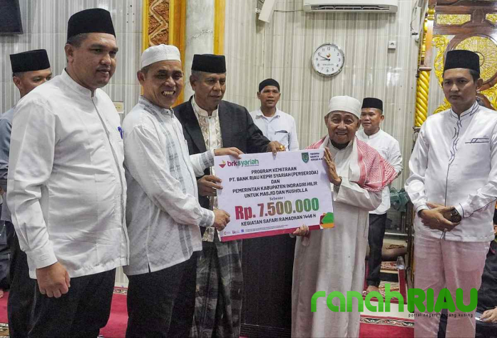 Safari Ramadhan bersama Bupati Inhil, BRK Syariah serahkan bantuan CSR ke Masjid Mauizatul Hasanah