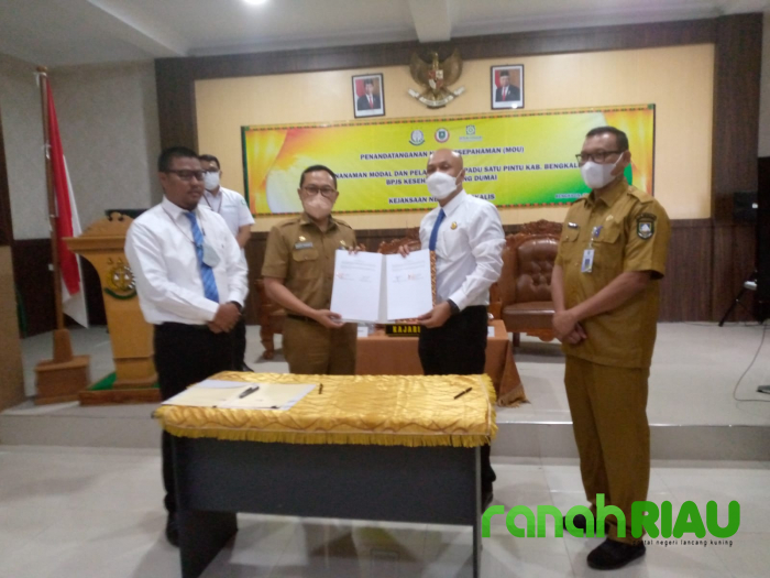 Tingkatkan Pelayanan, DPMPTSP dan BPJS Cabang Dumai Teken MoU dengan Kejari Bengkalis