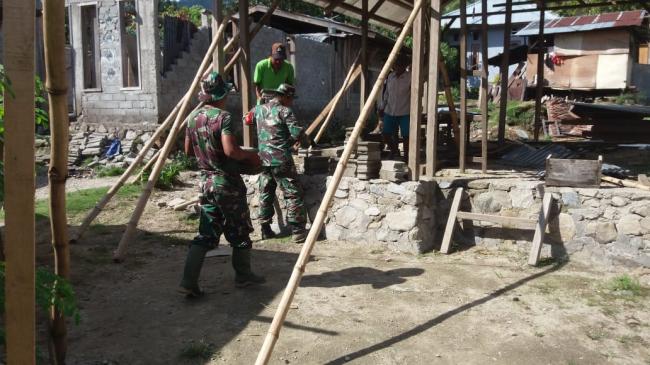 Cek Bedah Rumah, Danramil 02 Angkat Topi