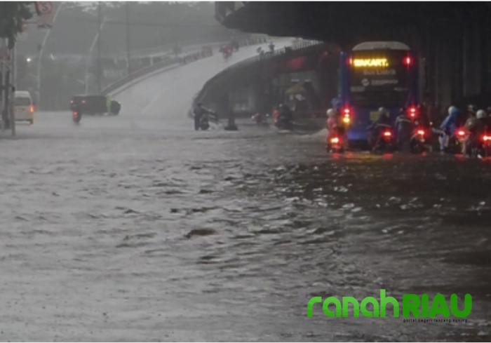 Banjir Rendam jalan Ahmad Yani, Akses Jakarta Pusat-Utara Lumpuh