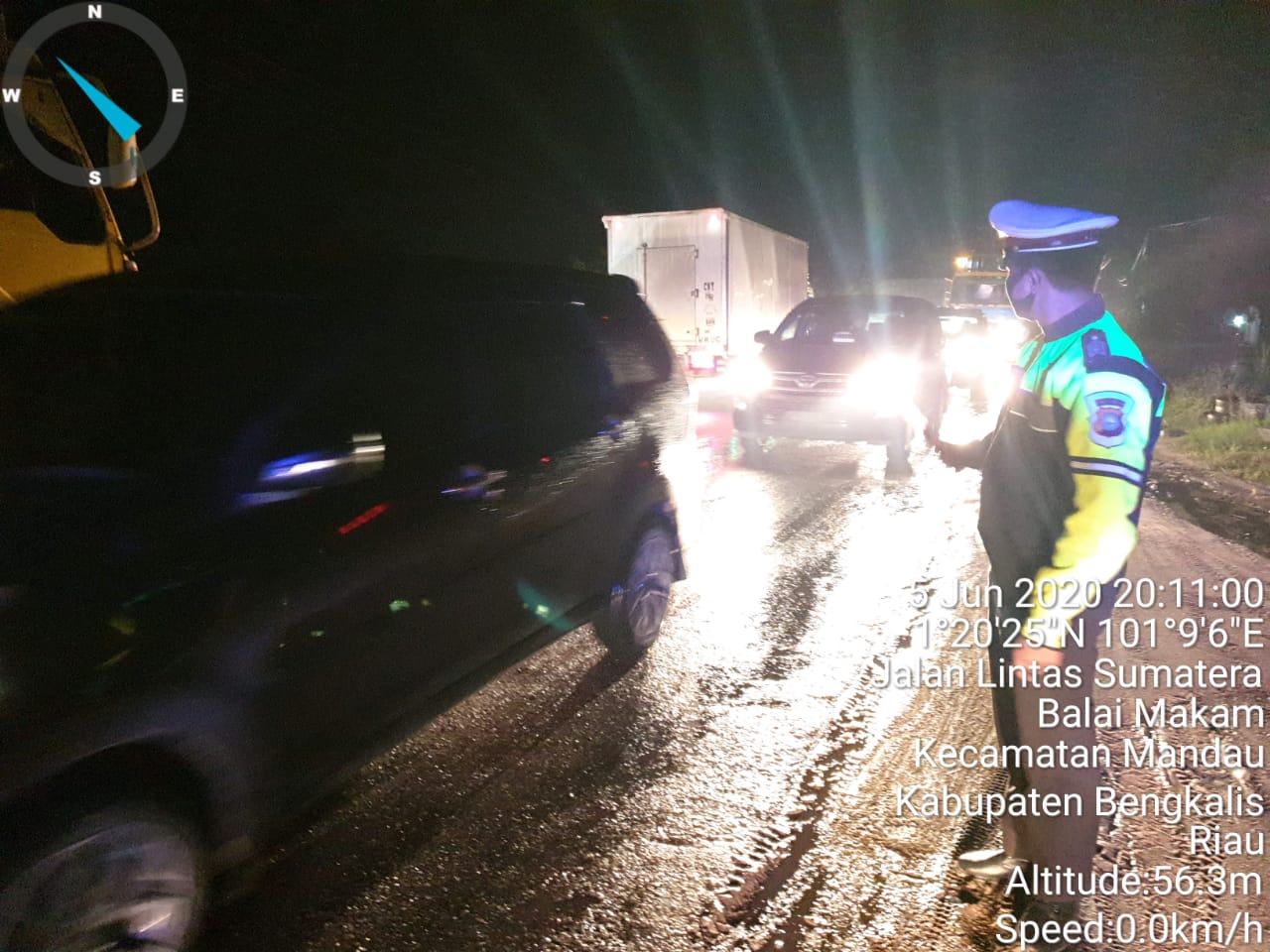 Truck Tronton dan Tangki CPO Laga Kambing Dijalan Lintas Duri-Dumai