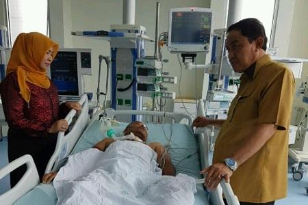 Bupati Inhil Kembali Lihat Kondisi Malian Gazali Di RSUD Arifin Ahmad