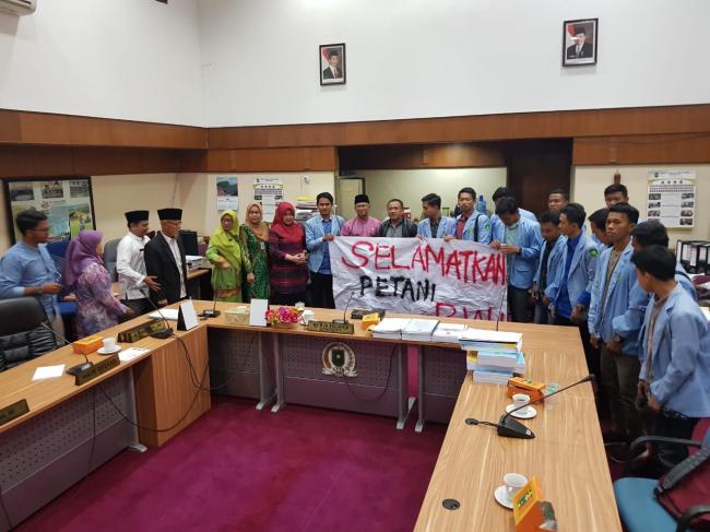 Mahasiswa Faperta UNRI Audensi Dengan Dewan