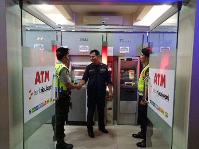 Sat. Binmas Polresta Pekanbaru Patroli Dialogis Sambangi Gallery ATM di Kota Pekanbaru