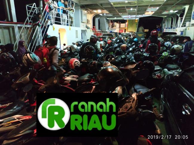 Meminta Kepada Crew Kapal, Agar  Lebih Teliti Penyusunan Sepeda Motor