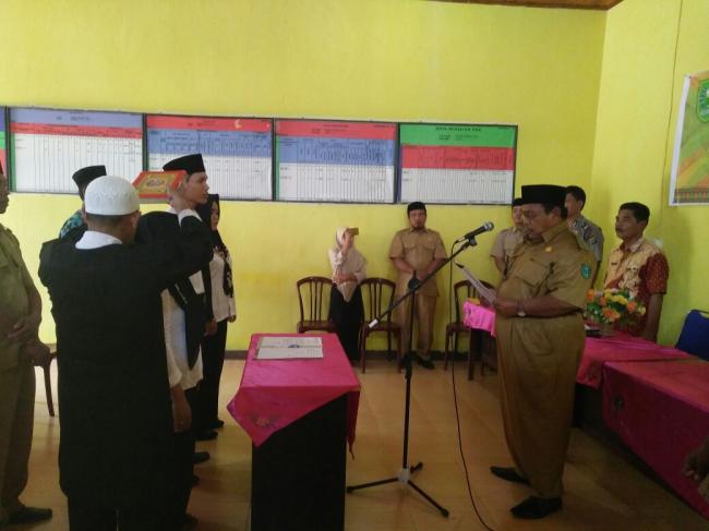 Kades Danau Tiga Akher L Gaol, Lantik Tiga Perangkat Desa Baru