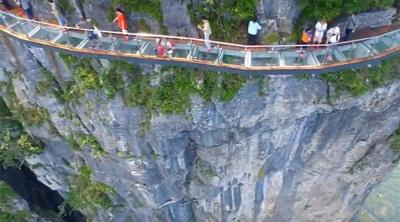 Hai Para Traveller, Sudahkah Nikmati Sensasi Sky Walk di China?