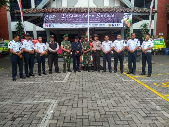   Danramil 02 Ikut Hadiri, Acara wisuda UTP