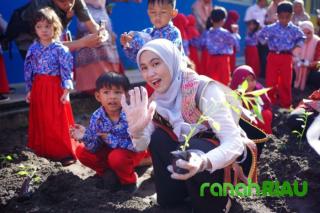 Jaga Kelestarian Alam Sejak Dini, Program Literasi Hijau Bunda PAUD Riau di TK Pertiwi DWP 