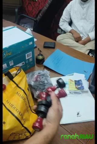 Ajudan Sekretaris DPRD Pekanbaru Ikut Diamankan saat Kejari Geledah Kantor Dewan