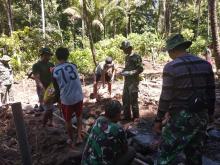 Kebersamaan Satgas TMMD, Masyarakat dan Mahasiswa Dihari Ketujuh