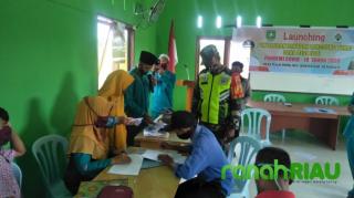 Dampak COVID-19, Babinsa Koramil 01 Bengkalis Bantu Pengawasan Bagikan BLT