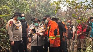 Kapolda Riau Beri Dukungan Semangat ke Tim Gabungan Karhutla di Bengkalis