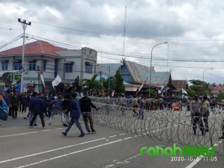 Mahasiswa Gempur Lakukan Aksi Tolak RUU Cipta Kerja di DPRD Bengkalis