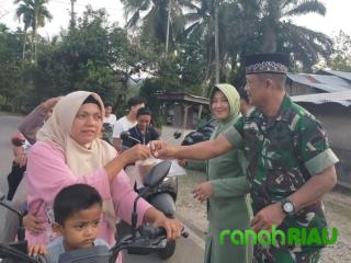 Koramil 08/KM Bagikan Ratusan Takjil Gratis, Sekaligus Buka Puasa Bersama Anak Yatim