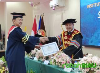 Dr Roby Syafutra, Raih Gelar Doktor dengan Predikat Cumlaude di Usia 32 Tahun