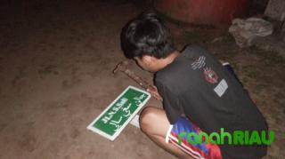 Tim Kukerta UNRI agendakan pembuatan plang Jalan