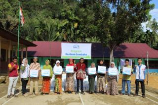 Peringati HUT RI ke 75, Tim Rumah Yatim Berjuang Salurkan Bantuan ke Pelosok Riau