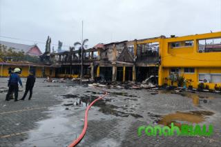 Kantor Disnakertrans Riau dilalap Si Joga Merah, Hampir seluruh Arsip hangus Terbakar 