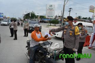 Bertuliskan Jangan Mudik Di Pos Pam Ops Ketupat dan Posko PSBB Kota Pekanbaru