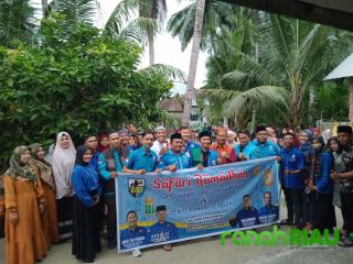 DPD KNPI Riau berbagi beras dan santuni Anak Yatim di Koto Perambahan