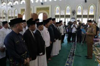Wali Kota Kukuhkan Badan Pengelola dan Imam Masjid Paripurna.
