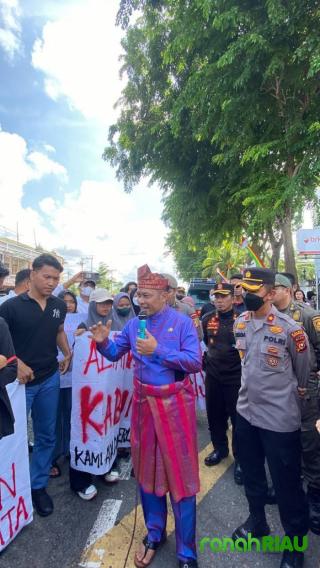 Terkait Harga TBS dan Kebutuhan Pokok, Mahasiswa Demo di Kantor Bupati dan DPRD Bengkalis