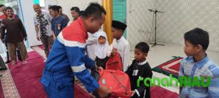 Budayakan Program Rabu Ceria, PT KPI RU Dumai santuni anak Yatim