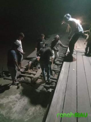 Kondisi Jempatan Penghubung Antar Dua Kecamatan Ambruk, H.Musaffak Asikin Angkat Bicara