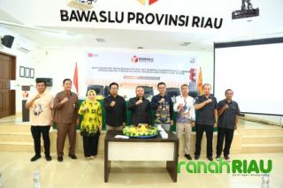 Hadiri Peringatan HUT Bawaslu, Abdul Wahid: Hoaks dan Money Politic Musuh Utama Demokrasi