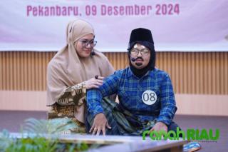 Gedung Wanita Riau sontak menjadi Riuh, Terdengar Suara Pantun Bersahutan