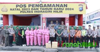 Kapolres Inhil Cek Pos Jaga Nataru 2024 Hingga Bagikan Parcel