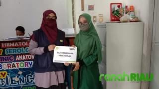 IZI Riau Berikan Bantuan Kepada siswa Berprestasi terdampak Corona