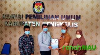 KPU Bengkalis Telah Menyerahkan APK dan BK keempat Masing Masing Paslon