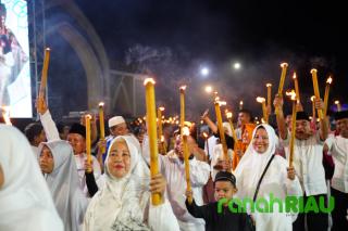 Takbir Menggema, Pekanbaru Bergetar di Malam Kemenangan