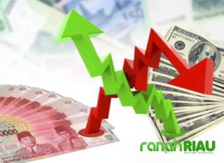 Rupiah Nyaris Tembus Rp17.200 per Dolar AS, Tekanan Domestik dinilai jadi Pemicu Utama