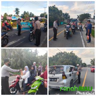 Bagikan 150 Takjil Gratis, Iptu Ferry : Bentuk Kepedulian Polri Terhadap Masyarakat