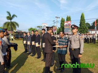 7 Personel dan 1 Warga Masyarakat Diberi Penghargaan