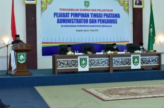 Plh Bupati Bengkalis Resmi Lantik Pejabat Disdukcapil Berdasarkan Surat Mendagri