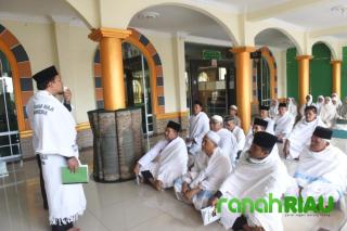 Didalam Ruangan, JCH Tanjung Pinang ikuti Manasik haji BRK Syariah