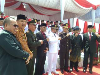 Camat Riki Rihardi Inspektur Upacara, Kaderismanto Baca Tek Proklamasi HUT-RI Ke-74