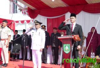 Wakil Ketua II DPRD Bengkalis Bacakan Teks Proklamasi Upacara HUT RI ke 80